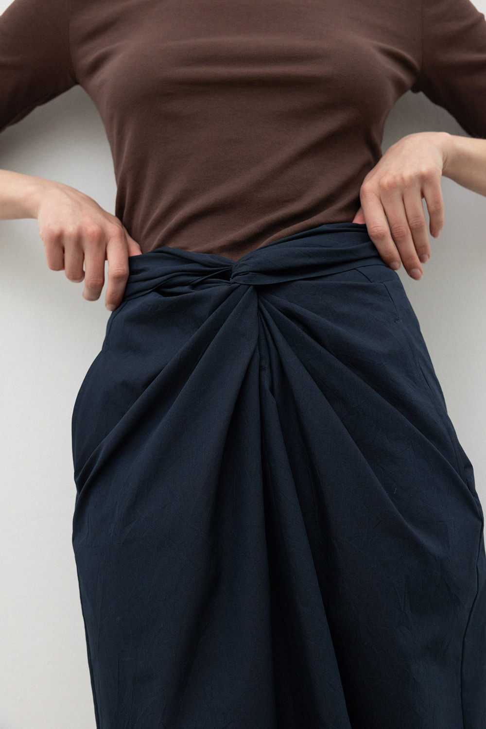 Crease Twisted Skirts_Navy